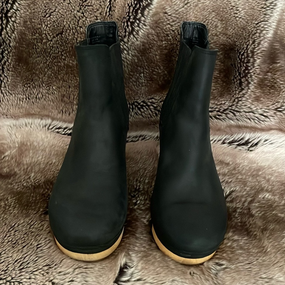 FRYE AND CO. Black Leather Clog Boot with Natural Wood Heel - Picture 3 of 10